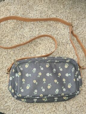 thirty-one Charcoal Floral Crossbody with Tan Strap